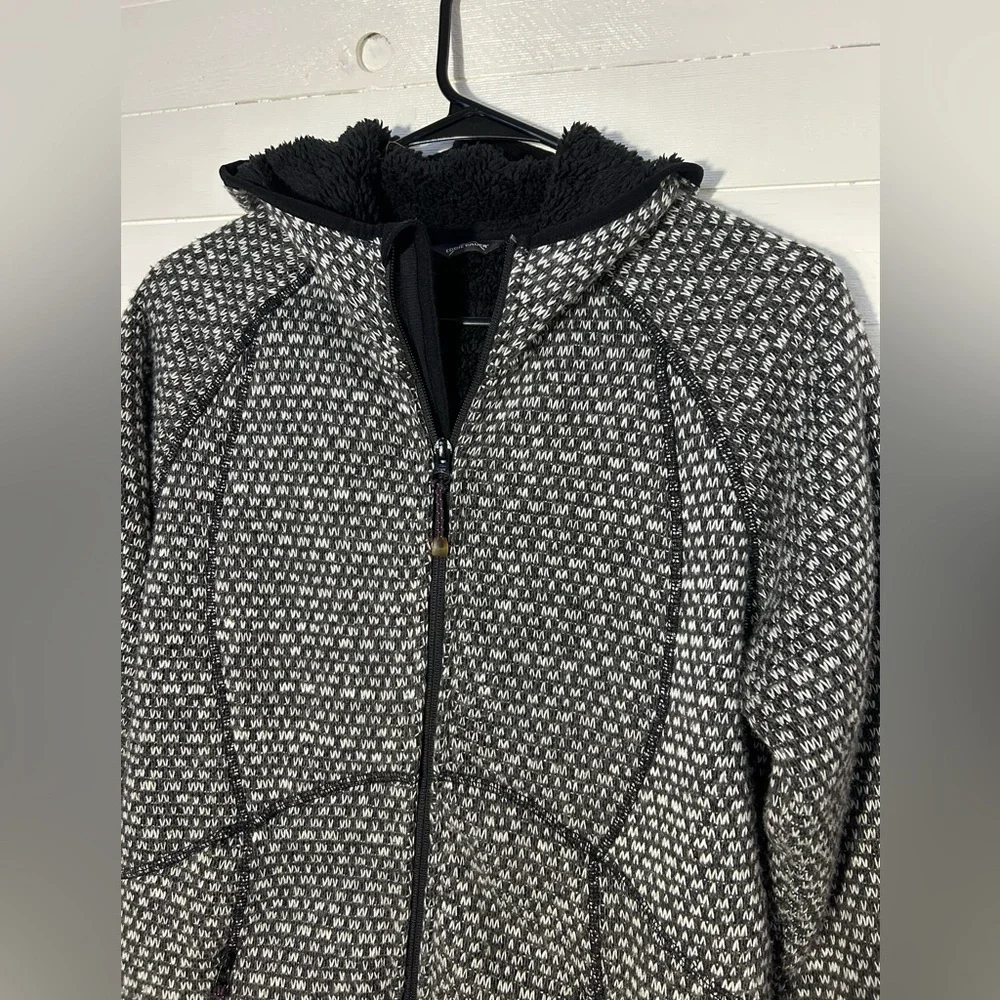 Eddie Bauer, black and white lined acrylic jacket, rounded hem, women’s size M. - Picture 4 of 8